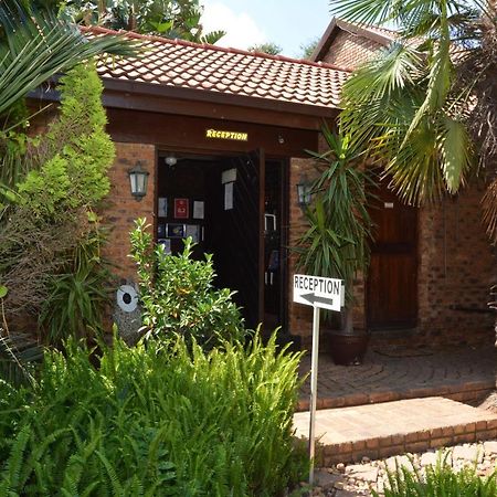 Aero Guest Lodge Kempton Park Exterior photo