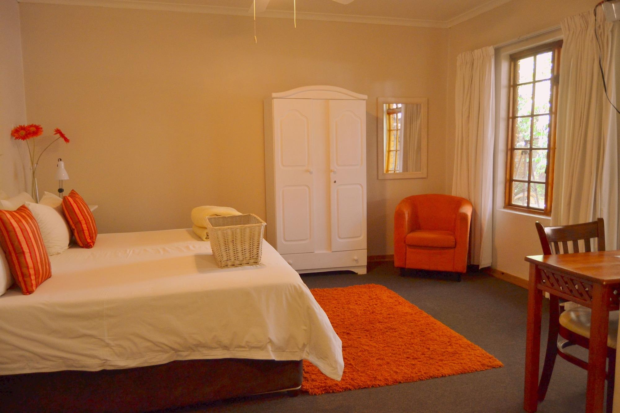 Aero Guest Lodge Kempton Park Exterior photo