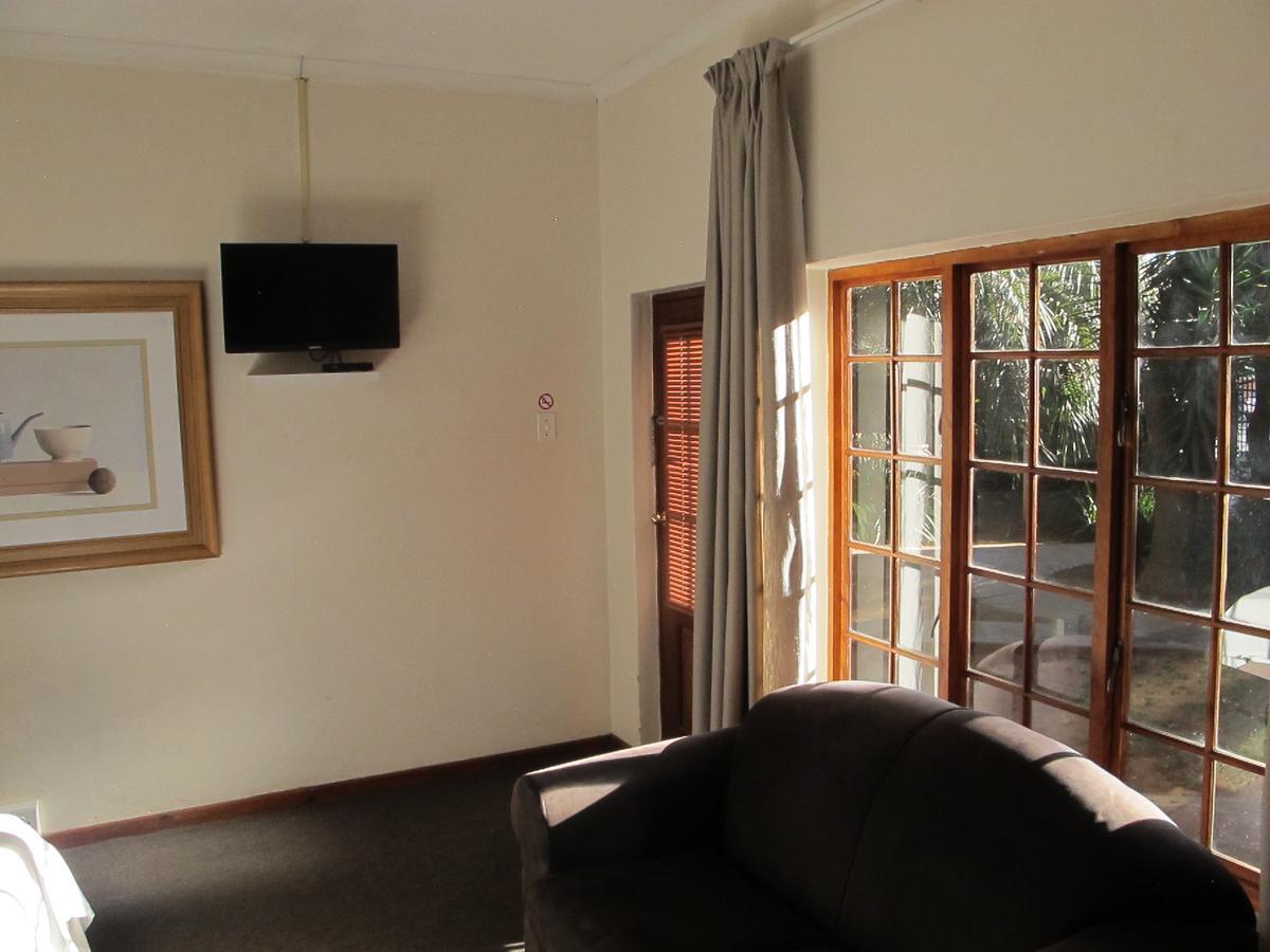 Aero Guest Lodge Kempton Park Exterior photo
