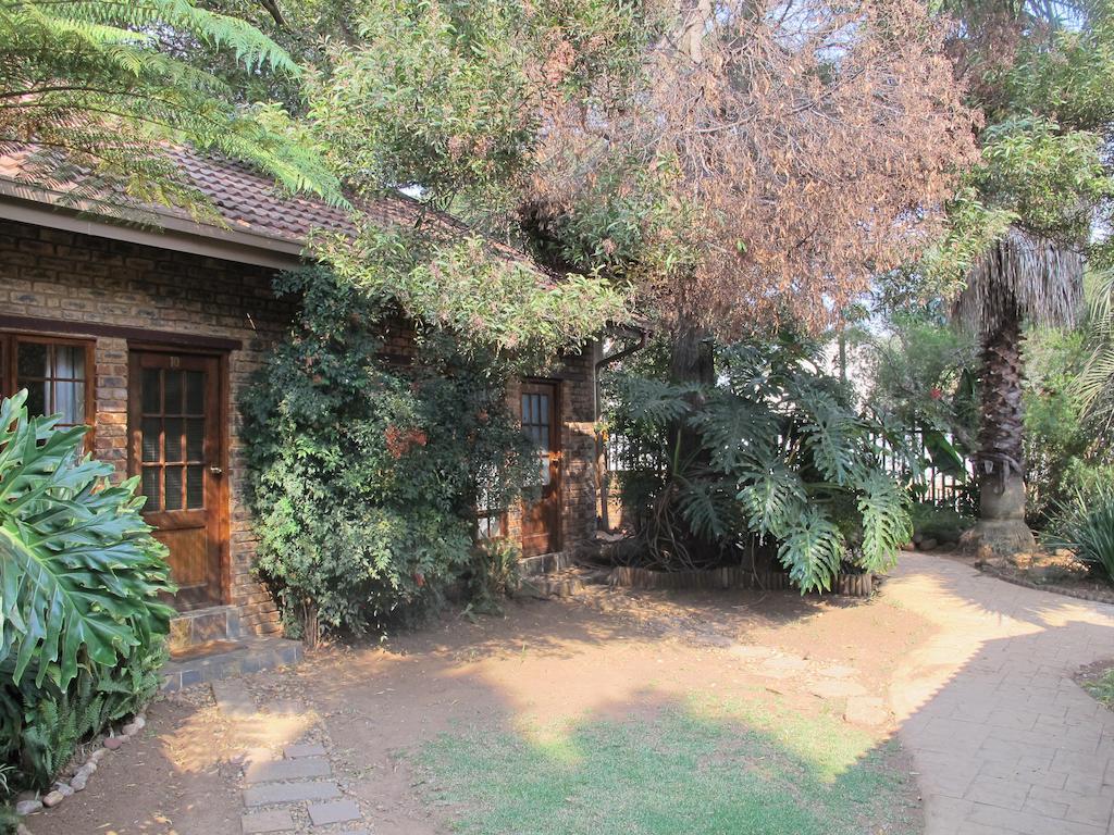 Aero Guest Lodge Kempton Park Exterior photo