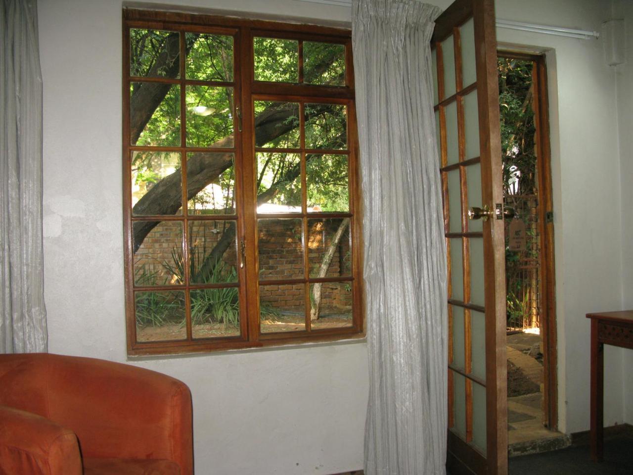 Aero Guest Lodge Kempton Park Exterior photo