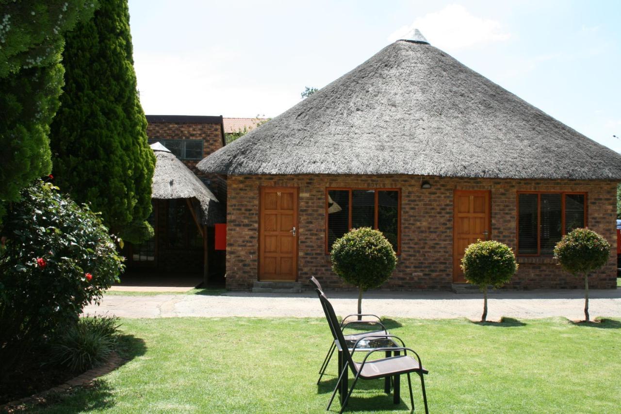 Aero Guest Lodge Kempton Park Exterior photo
